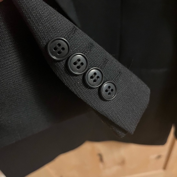 Men’s Geoffrey Beene Black Suit - Picture 7 of 9